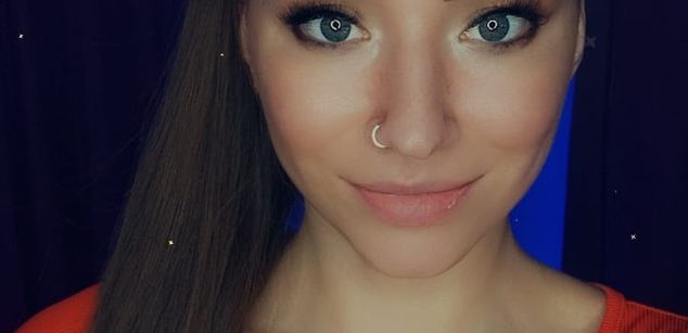 Model - SaraCokss dildo