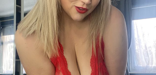 Model - CurvyWifeyX hairypussy