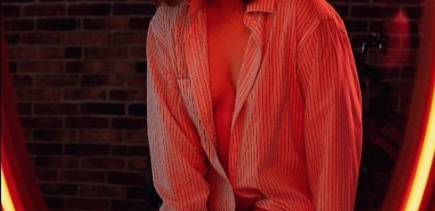 Model - Lisa Moon cute