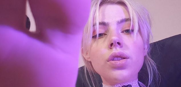 Model - Niki None feet