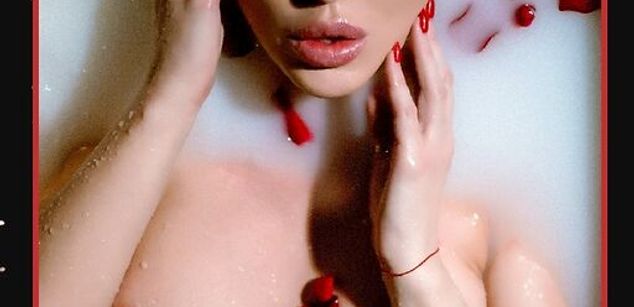 Model - Dalia Lavish squirt