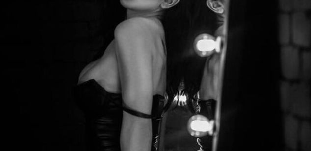 Model - Dalia Lavish squirt