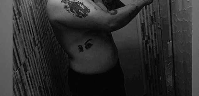 Model - Joel_Salazar pussy