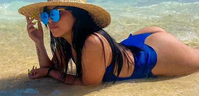 Model - Brianna Olsen lenceria