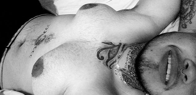 Model - Joel_Salazar pussy