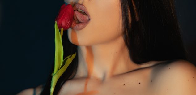 Model - OliviaSway kinky