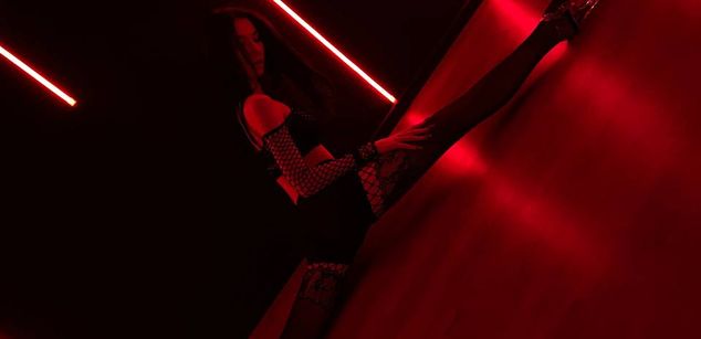 Model - Karolina bbc