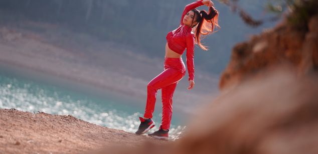 Model - MollyHeadley pantyhose