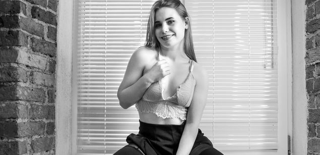 Model - Caitlin_Carey natural