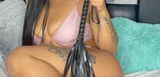 Model - Kendall Evans heels