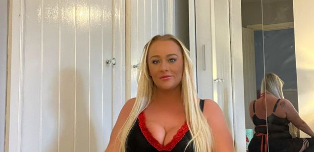 Model - x_naughty_jodie_x Blonde