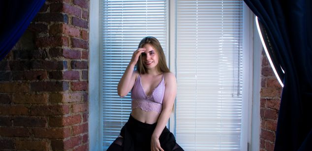 Model - Caitlin_Carey natural