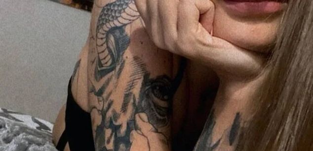 Model - NaomiLisss slim