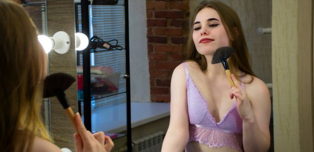 Model - Caitlin_Carey natural