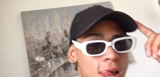 Model - Poysonsam bisexual