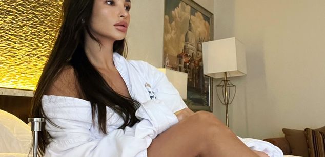 Model - ALYSSIA KENT mistress