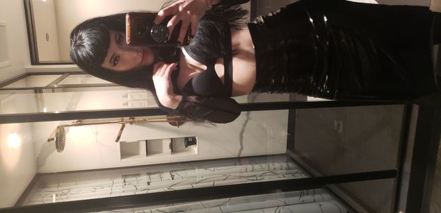 Model - Miss Mina cei