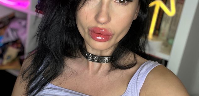 Model - Maxi Lipz findom