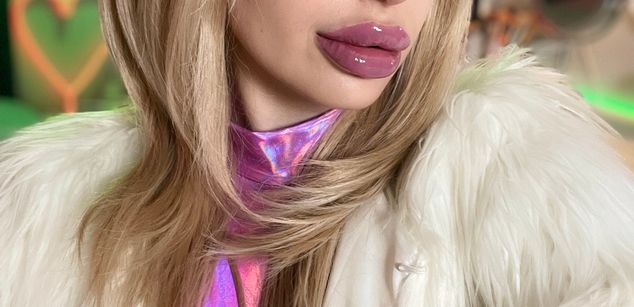 Model - Maxi Lipz findom