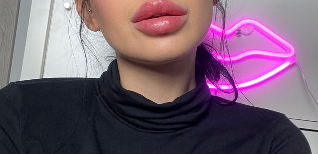 Model - Maxi Lipz findom