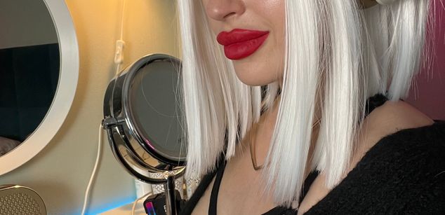 Model - Maxi Lipz findom