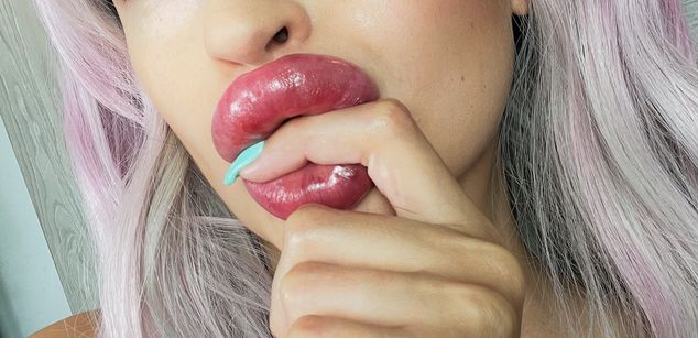 Model - Maxi Lipz findom