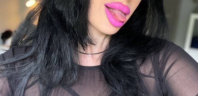 Model - Maxi Lipz findom