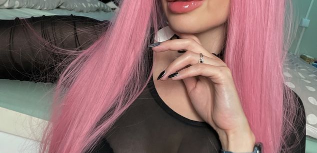 Model - Maxi Lipz findom
