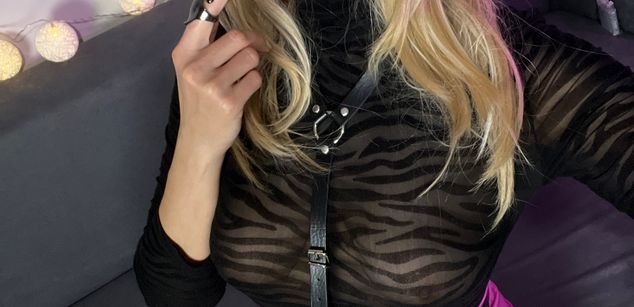 Model - Maxi Lipz findom