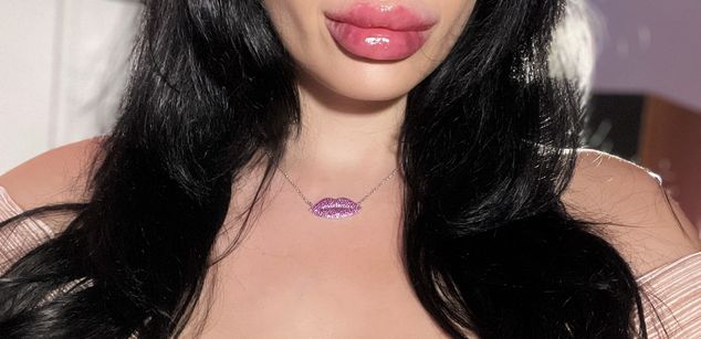 Model - Maxi Lipz findom