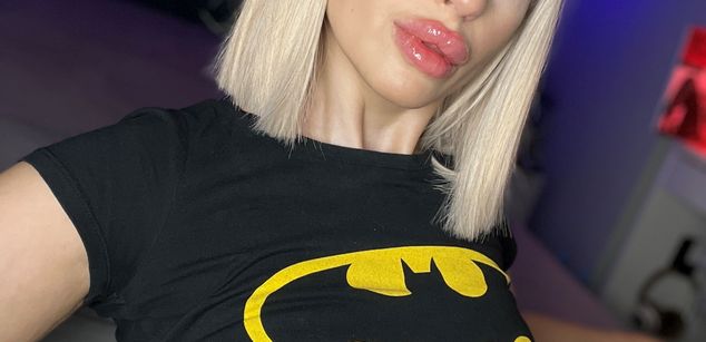 Model - Maxi Lipz findom