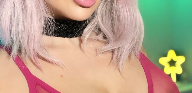 Model - Maxi Lipz findom