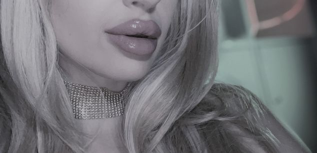 Model - Maxi Lipz findom