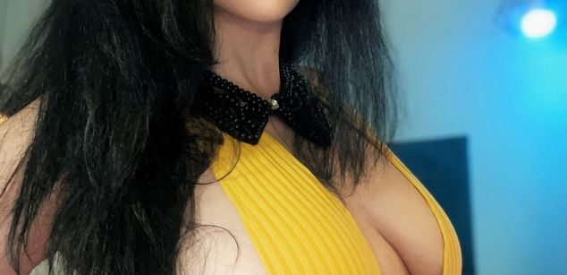 Model - Maxi Lipz findom
