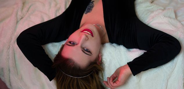 Model - BettyKiss bigtits