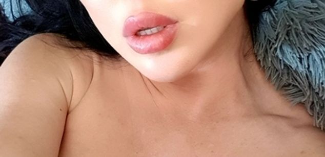 Model - Dalia Lavish squirt