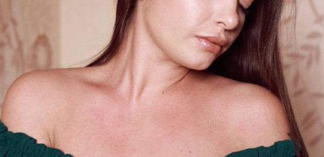 Model - Yasmine shaved