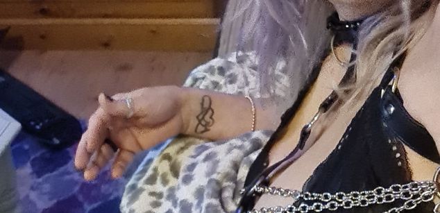 Model - Hungry4CumUKMilf bigtits