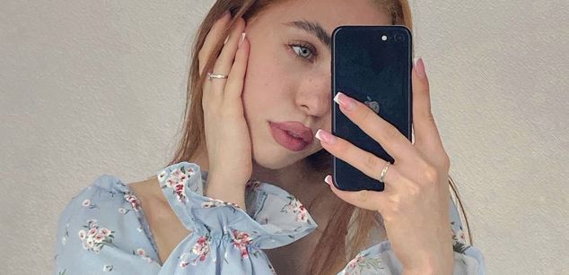 Model - ArielFuller feet