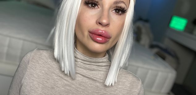 Model - Maxi Lipz findom