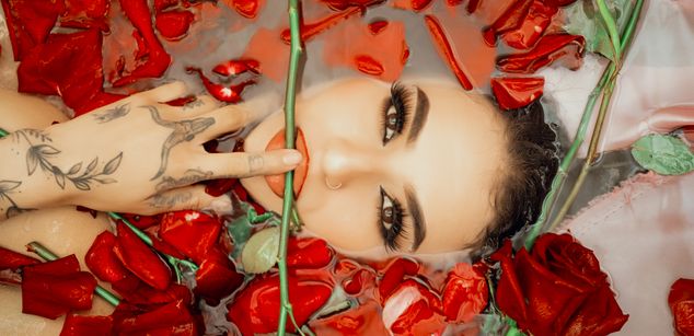 Model - AbbieRhondes fingering