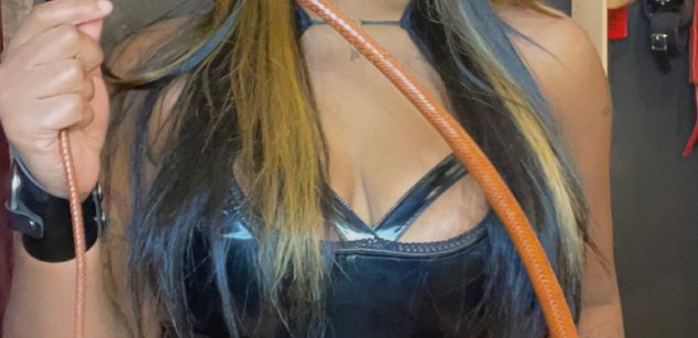 Model - Mistress Melani latex