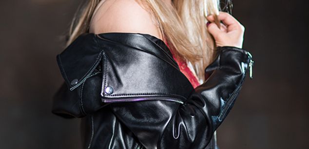 Model - British Queen Kay cei