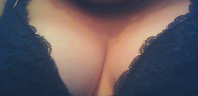 Model - bonnie.hot feet