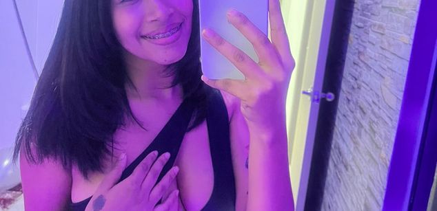 Model - WandaMayson solo