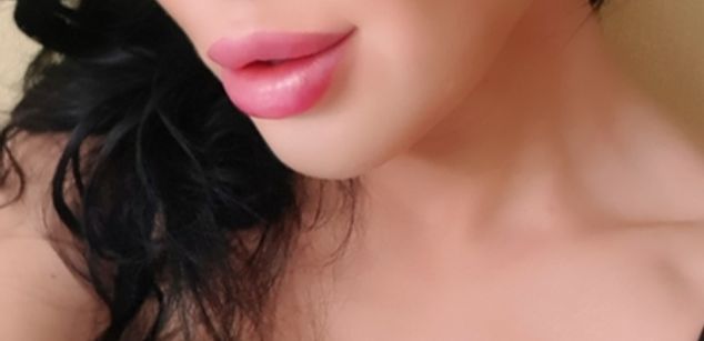 Model - Dalia Lavish squirt