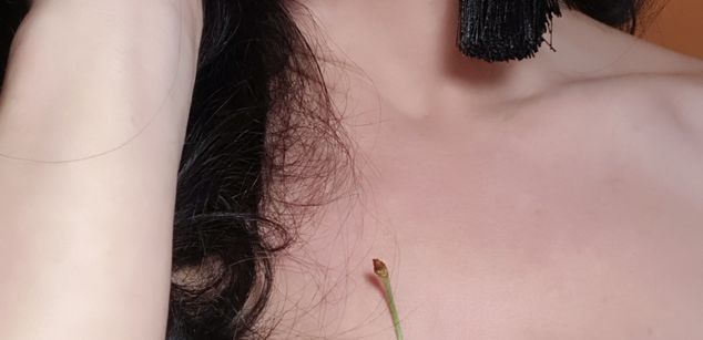 Model - Dalia Lavish squirt