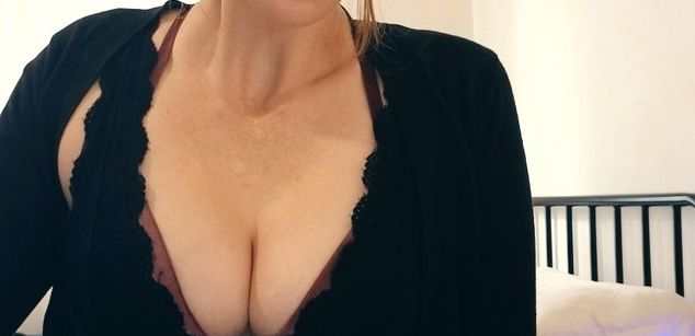 Model - Topsy Wilde findom