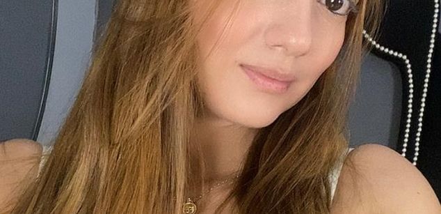 Model - MirandaRoxx dancing