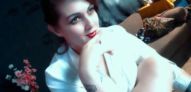 Model - Lara Vins curvy